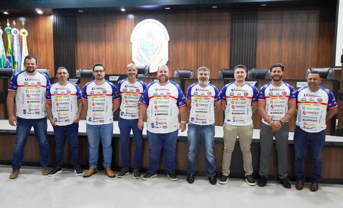 VEREADORES “ENTRAM EM QUADRA” NO APOIO AO FUTSAL EM ITAIPULÂNDIA