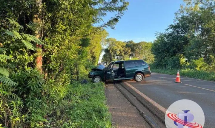 ACIDENTE NA PR-497 EM SÃO MIGUEL DO IGUAÇU DEIXA MULHER FERIDA APÓS COLISÃO COM ÁRVORE