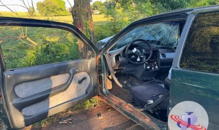ACIDENTE NA PR-497 EM SÃO MIGUEL DO IGUAÇU DEIXA MULHER FERIDA APÓS COLISÃO COM ÁRVORE
