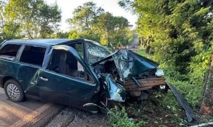 ACIDENTE NA PR-497 EM SÃO MIGUEL DO IGUAÇU DEIXA MULHER FERIDA APÓS COLISÃO COM ÁRVORE
