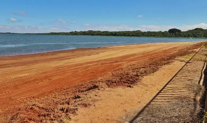 ADMINISTRAÇÃO REALIZA LIMPEZA NO BALNEÁRIO JACUTINGA PARA IMPULSIONAR TURISMO E LAZER