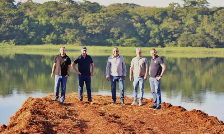 ADMINISTRAÇÃO REALIZA LIMPEZA NO BALNEÁRIO JACUTINGA PARA IMPULSIONAR TURISMO E LAZER