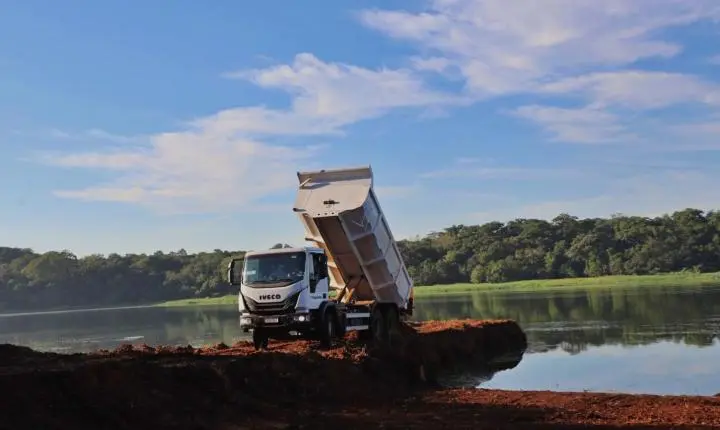 ADMINISTRAÇÃO REALIZA LIMPEZA NO BALNEÁRIO JACUTINGA PARA IMPULSIONAR TURISMO E LAZER
