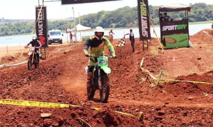 ADRENALINA, VELOCIDADE E MUITA EMOÇÃO MARCAM FINAL DA COPA VERÃO COSTA OESTE DE VELOCROSS NA PRAINHA DE SÃO MIGUEL