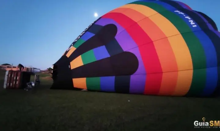 BALÃO DE AR QUENTE ENCANTA MORADORES E PROPORCIONA ESPETÁCULO AO AMANHECER EM SÃO MIGUEL DO IGUAÇU