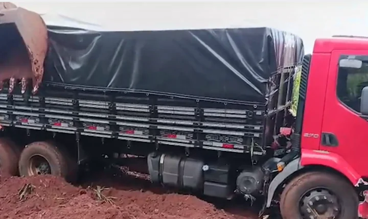 CAMINHÃO COM 25 MIL PACOTES DE CIGARROS É APREENDIDO APÓS FUGA NA BR-163