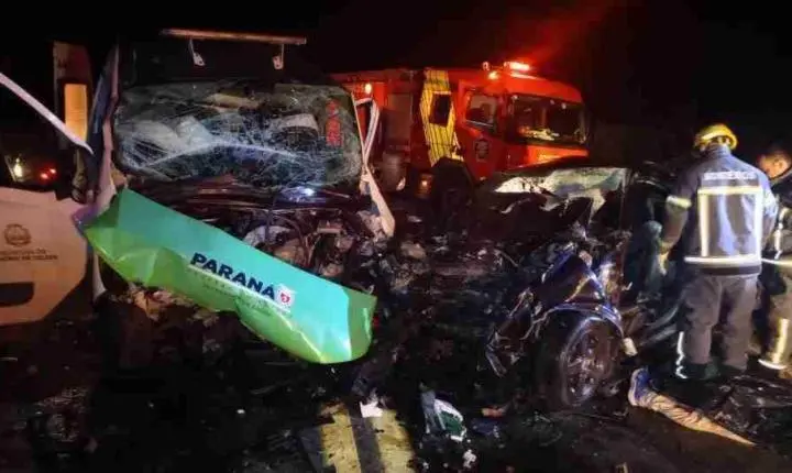 COLISÃO FRONTAL COM AMBULÂNCIA DEIXA UM MORTO NA PR-323