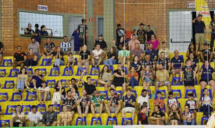 COPA UNIÃO: AFI UNIGUAÇU ITAIPULÂNDIA GOLEIA PALMAS E FAZ FESTA COM A TORCIDA