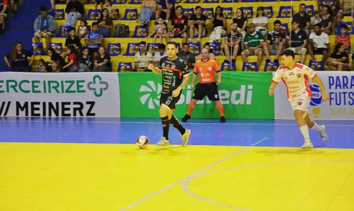 COPA UNIÃO: AFI UNIGUAÇU ITAIPULÂNDIA GOLEIA PALMAS E FAZ FESTA COM A TORCIDA