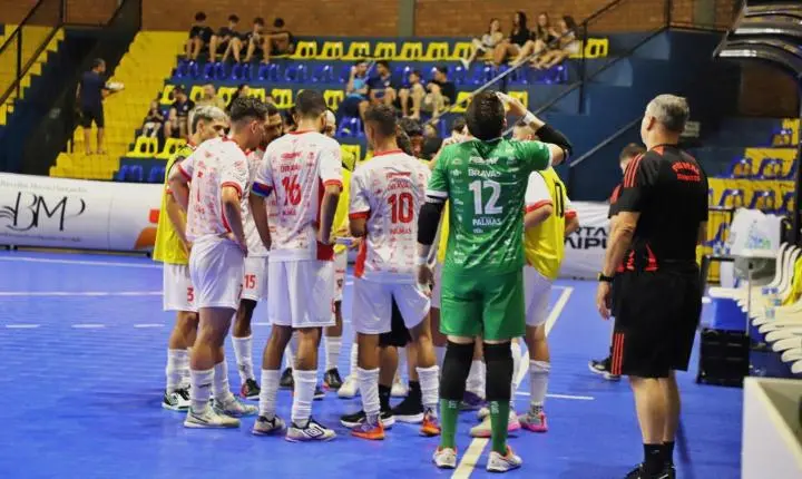 COPA UNIÃO: AFI UNIGUAÇU ITAIPULÂNDIA GOLEIA PALMAS E FAZ FESTA COM A TORCIDA