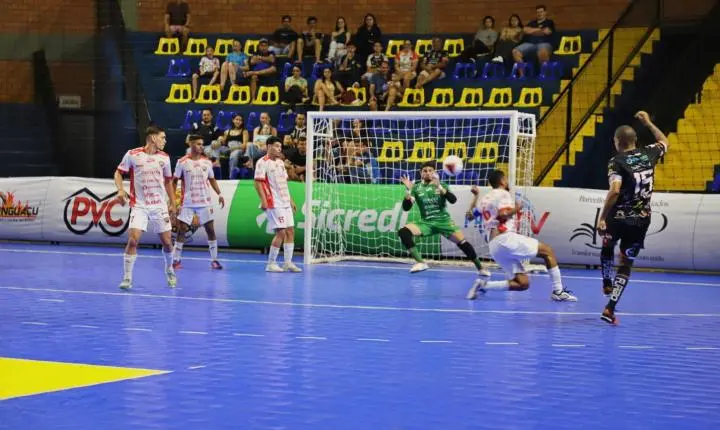 COPA UNIÃO: AFI UNIGUAÇU ITAIPULÂNDIA GOLEIA PALMAS E FAZ FESTA COM A TORCIDA