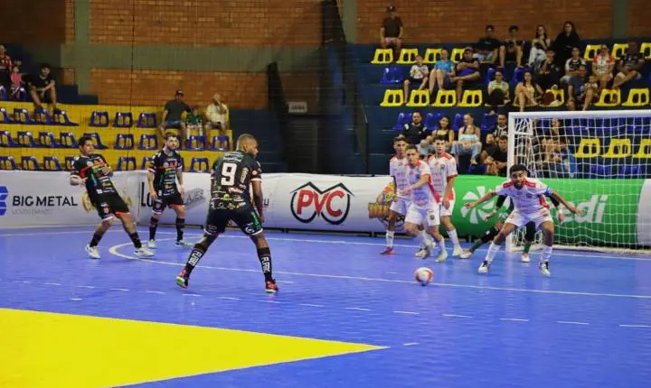 COPA UNIÃO: AFI UNIGUAÇU ITAIPULÂNDIA GOLEIA PALMAS E FAZ FESTA COM A TORCIDA