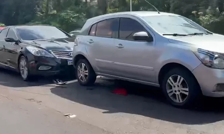 ENGAVETAMENTO COM CINCO VEÍCULOS DEIXA FERIDO E COMPLICA TRÂNSITO NA BR-277 EM CASCAVEL