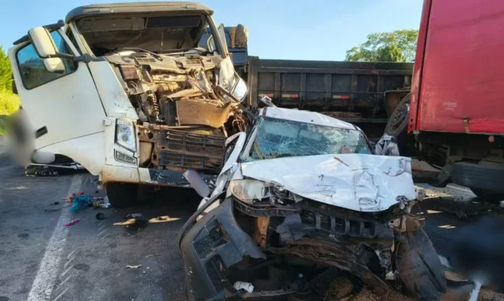 ENGAVETAMENTO COM SEIS VEÍCULOS DEIXA UM MORTO NA BR-376 EM MAUÁ DA SERRA
