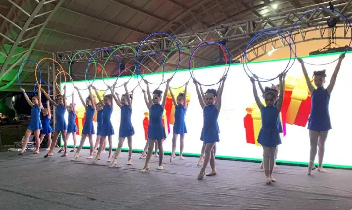 GINÁSTICA RÍTMICA E BALÉ BRILHAM NO NATAL DESPERTANDO SONHOS 2025 EM ILUMINANDO SÃO MIGUEL DO IGUAÇU