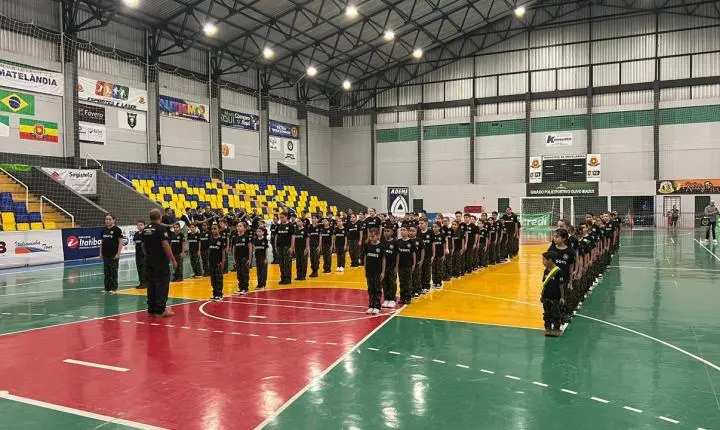 MATELÂNDIA REALIZA ENTREGA DE UNIFORMES PARA GUARDA-VIDAS MIRIM