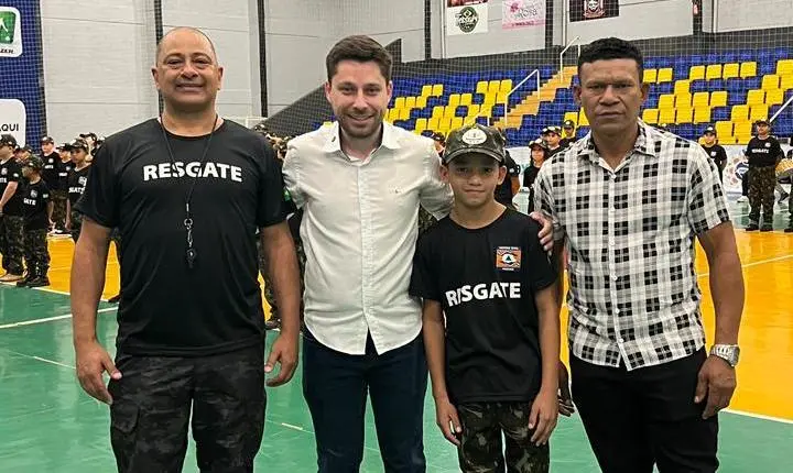 MATELÂNDIA REALIZA ENTREGA DE UNIFORMES PARA GUARDA-VIDAS MIRIM