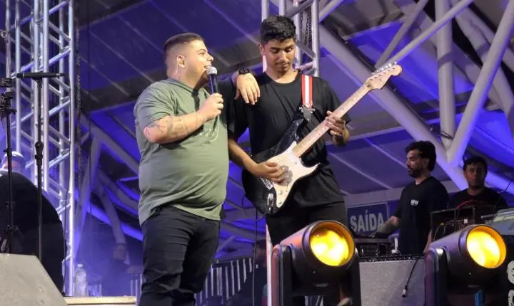 SÃO MIGUEL - ANDERSON FREIRE E MATTEUS SOUZZA FECHAM AS FESTIVIDADES DO ANIVERSÁRIO DE 64 ANOS COM MUITA EMOÇÃO