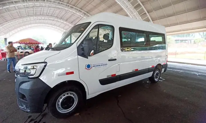 SÃO MIGUEL DO IGUAÇU RECEBE VAN 0 KM ADAPTADA PARA TRANSPORTE DE PACIENTES