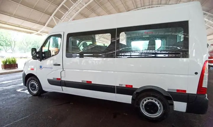 SÃO MIGUEL DO IGUAÇU RECEBE VAN 0 KM ADAPTADA PARA TRANSPORTE DE PACIENTES