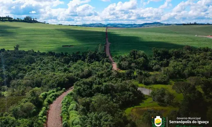SERRANÓPOLIS DO IGUAÇU INICIA NOVO TRECHO DE ASFALTO NA LINHA PINHEIRINHO